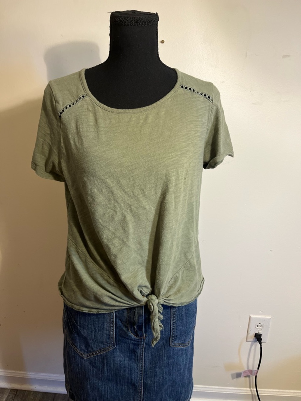 Old Navy Women’s Olive Green Short Sleeve Knot-Front Top